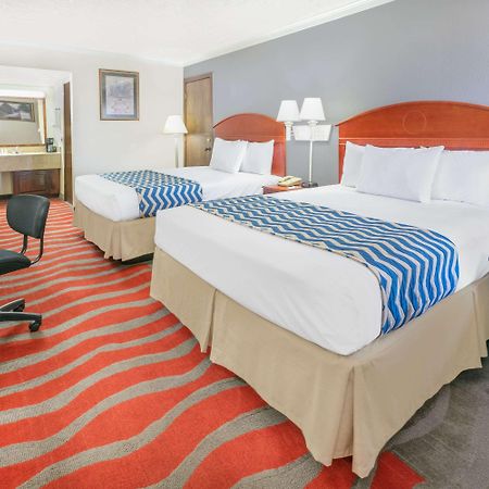 Travelodge Inn & Suites By Wyndham Norman Extérieur photo