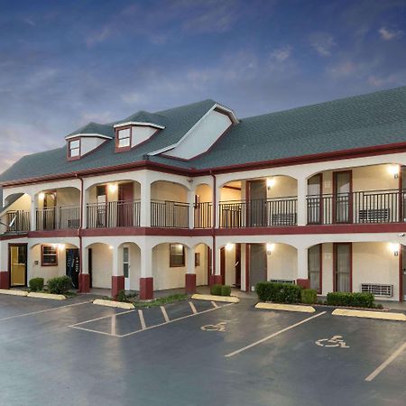 Travelodge Inn & Suites By Wyndham Norman Extérieur photo