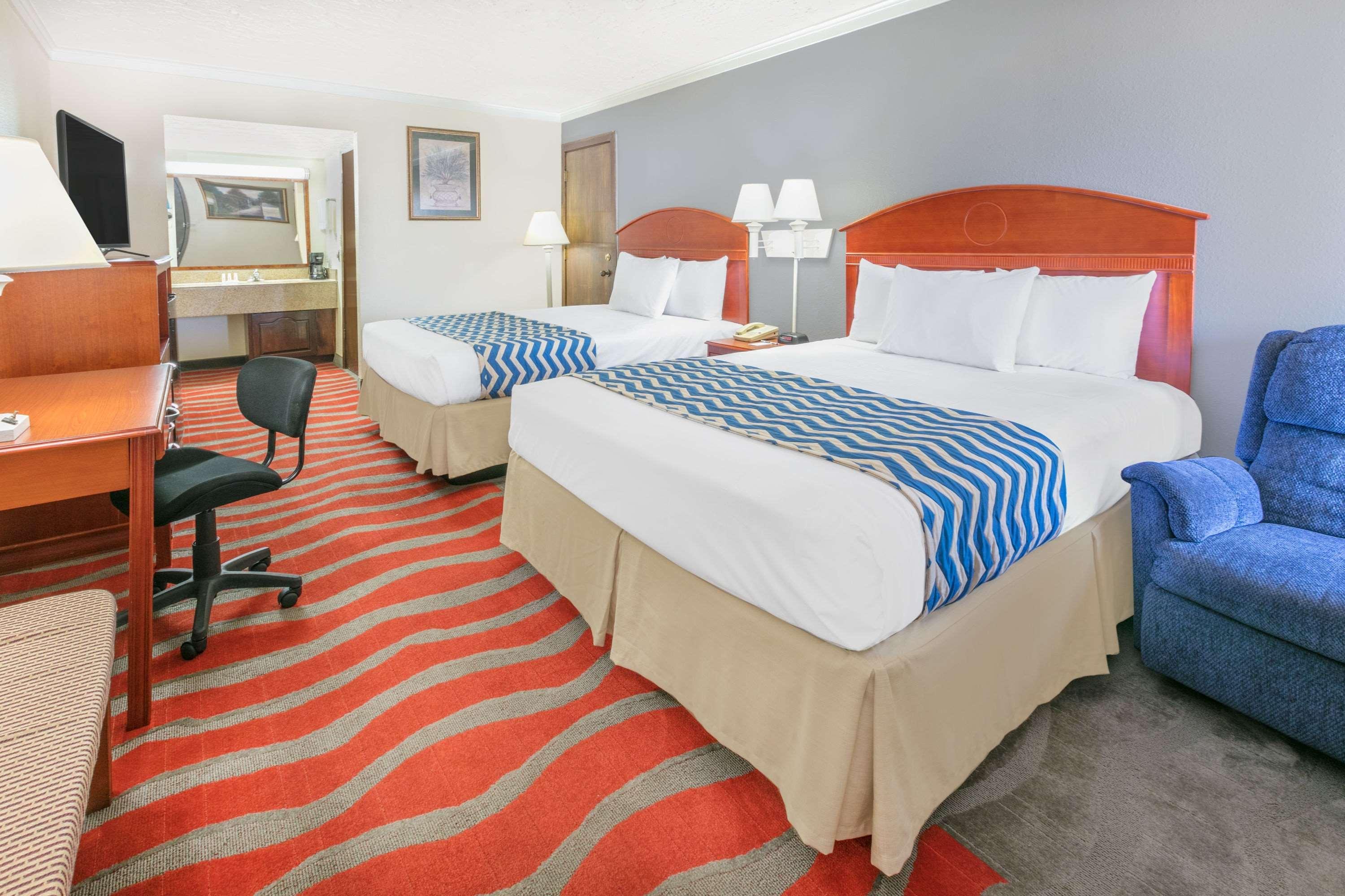 Travelodge Inn & Suites By Wyndham Norman Extérieur photo