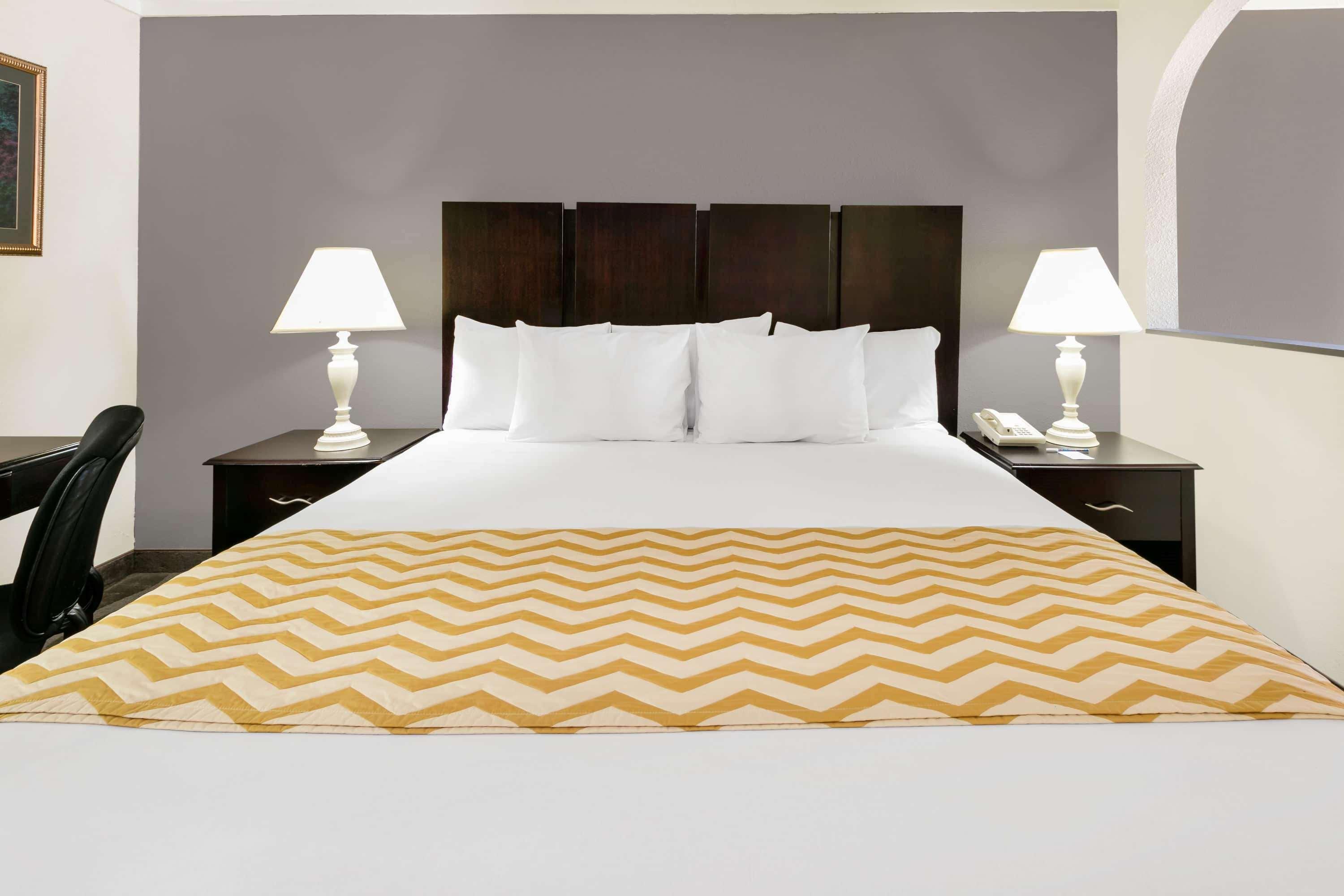 Travelodge Inn & Suites By Wyndham Norman Extérieur photo
