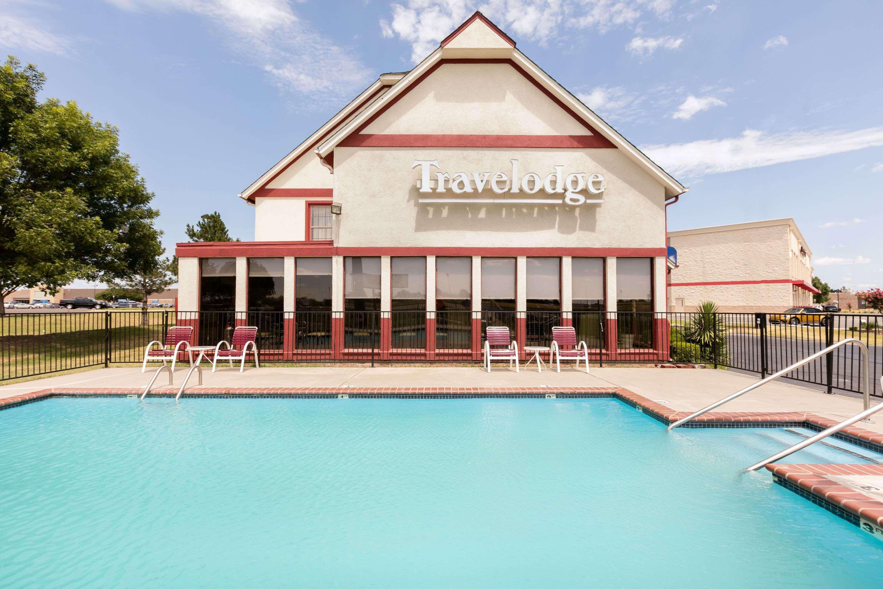 Travelodge Inn & Suites By Wyndham Norman Extérieur photo