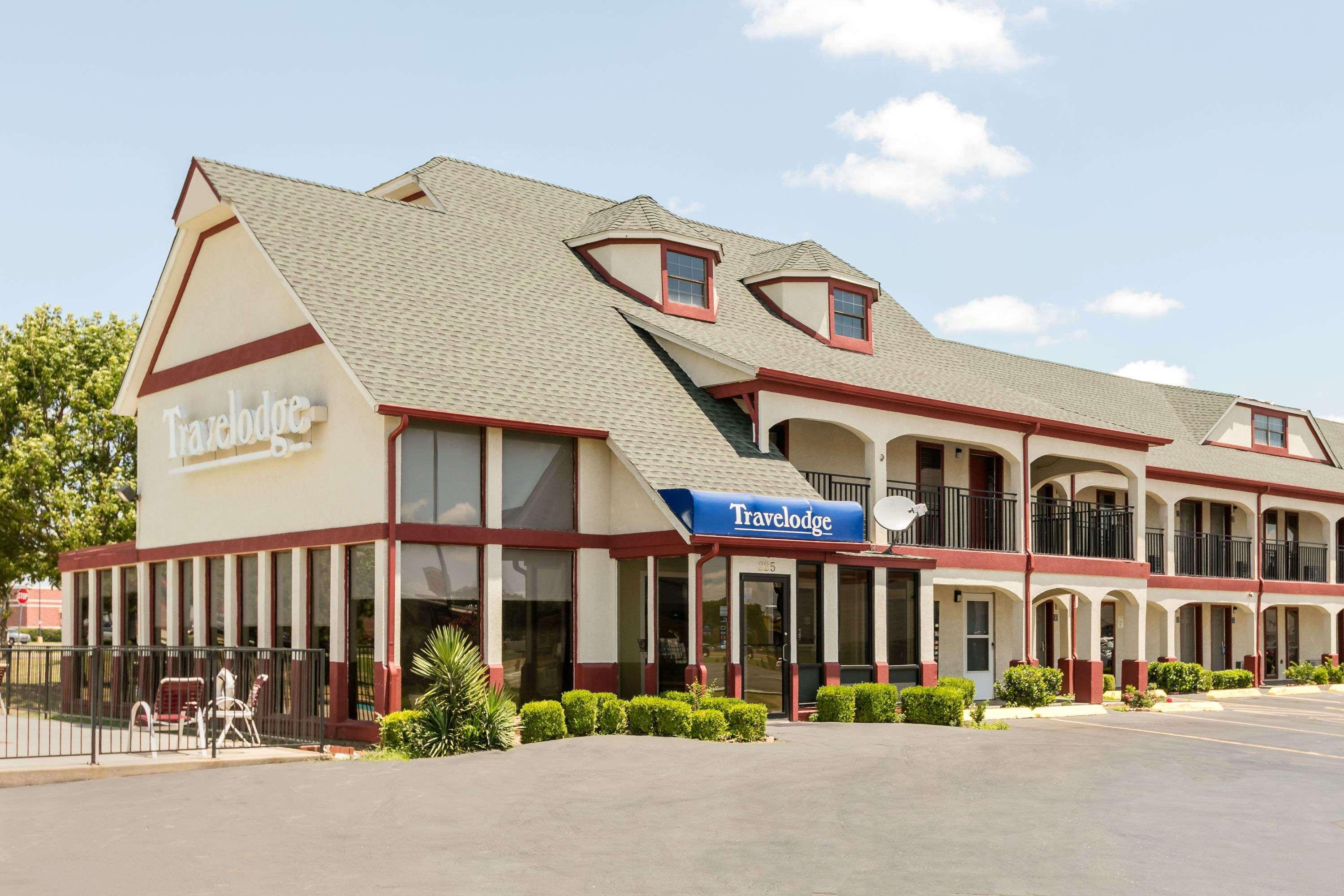 Travelodge Inn & Suites By Wyndham Norman Extérieur photo