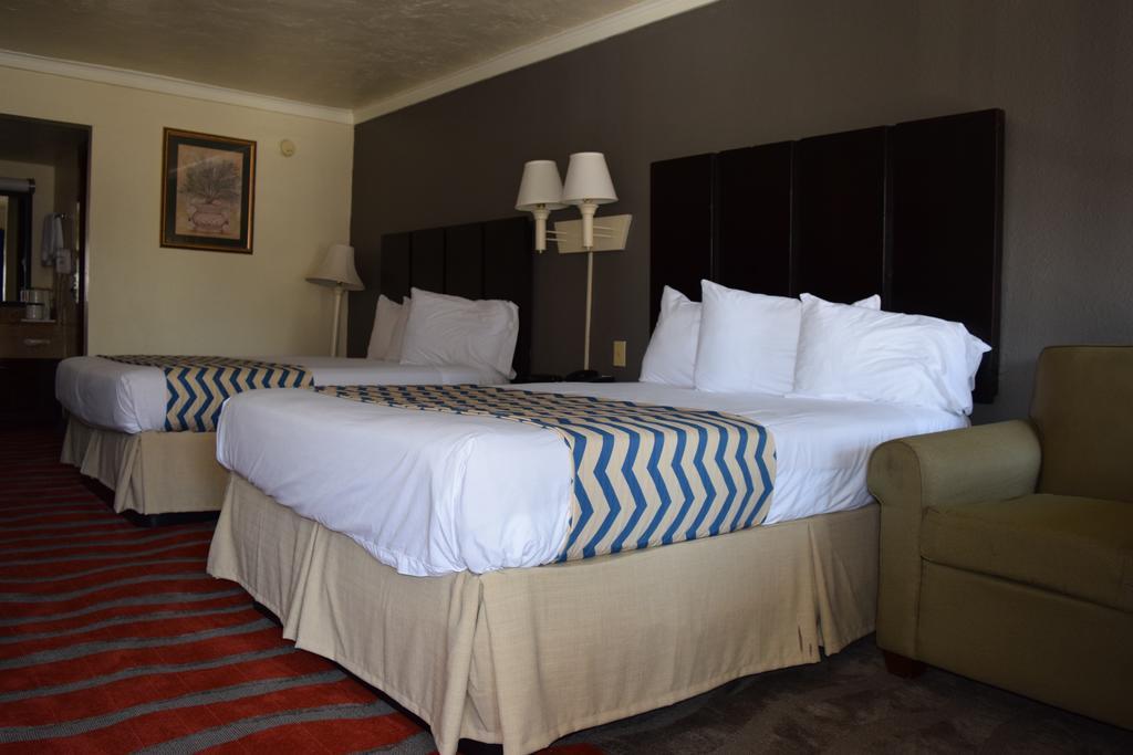 Travelodge Inn & Suites By Wyndham Norman Extérieur photo