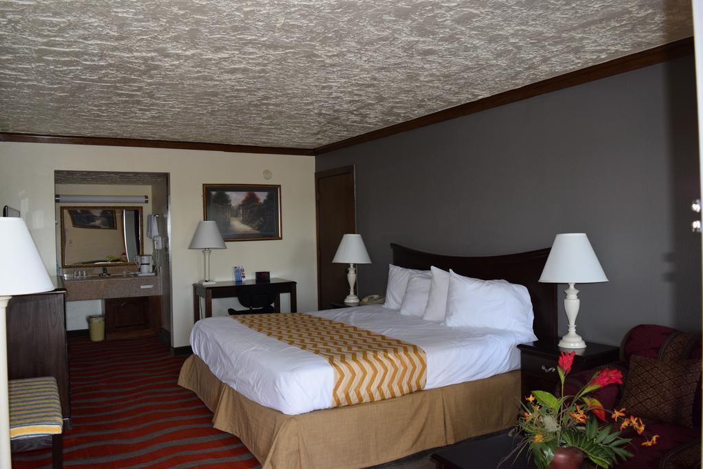 Travelodge Inn & Suites By Wyndham Norman Extérieur photo