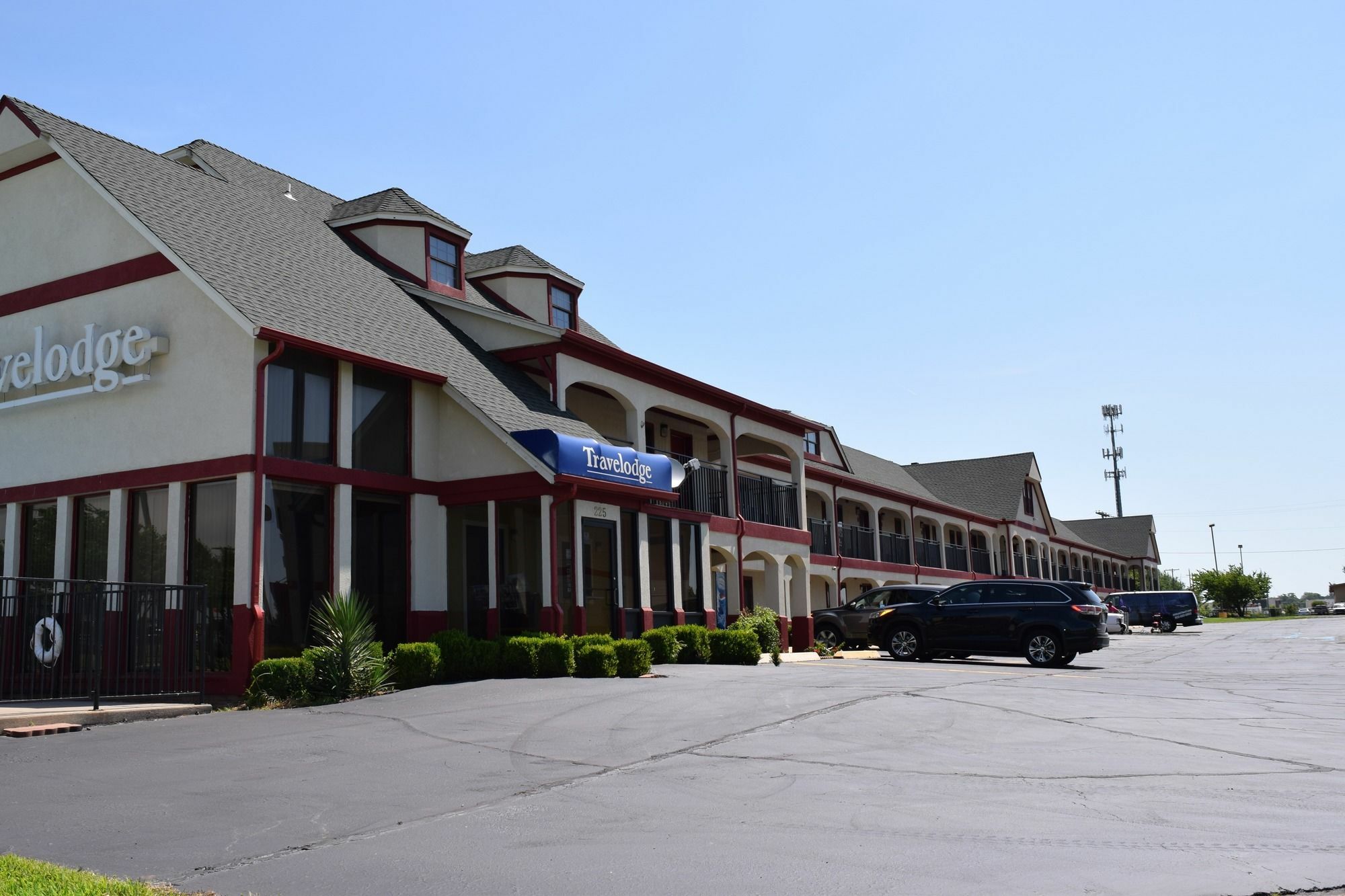Travelodge Inn & Suites By Wyndham Norman Extérieur photo