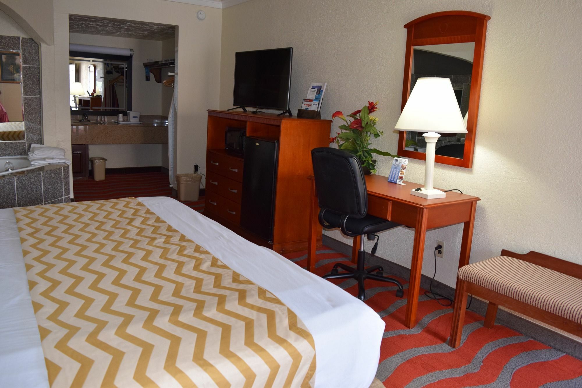 Travelodge Inn & Suites By Wyndham Norman Extérieur photo