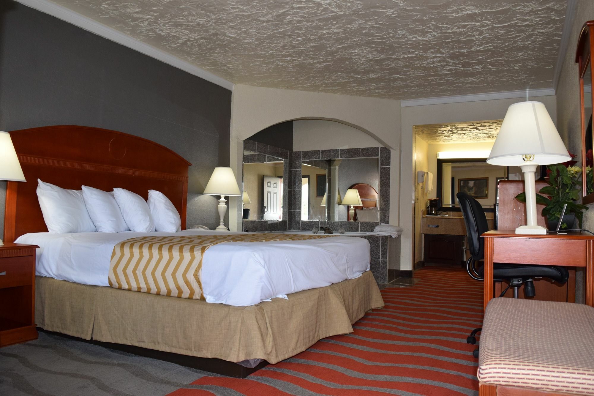 Travelodge Inn & Suites By Wyndham Norman Extérieur photo