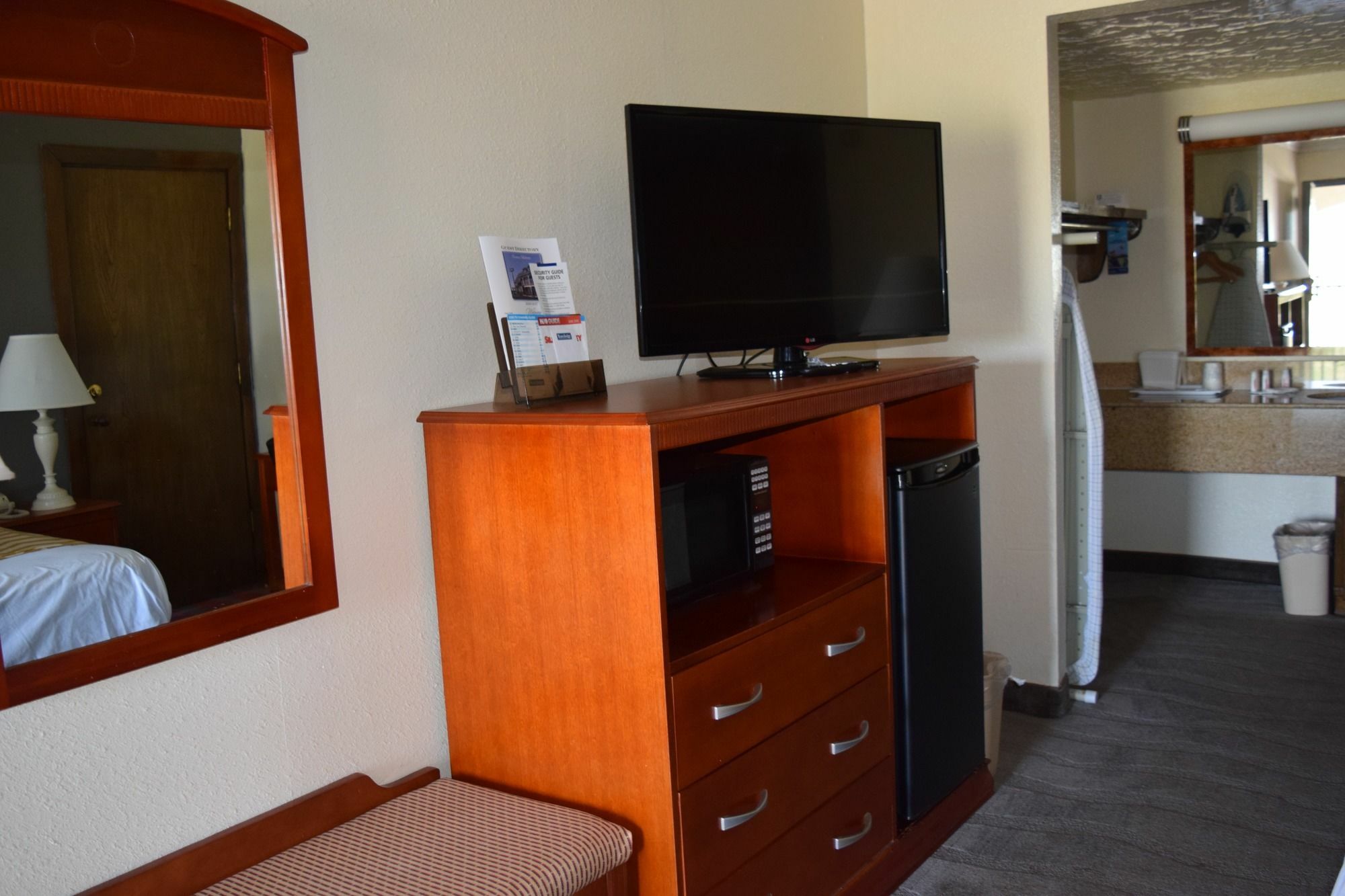 Travelodge Inn & Suites By Wyndham Norman Extérieur photo